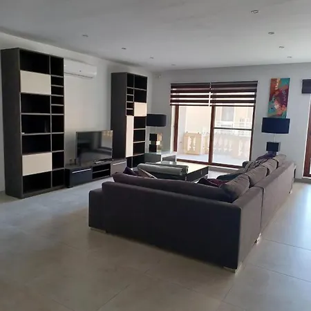 Partial Seaview 4 Bedroom Apt Apartment