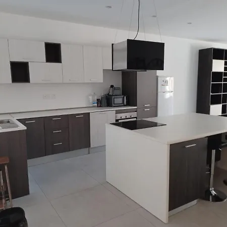 Partial Seaview 4 Bedroom Apt *