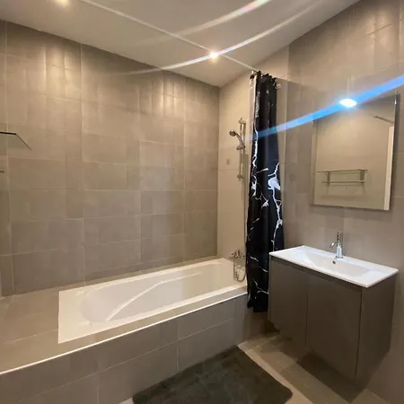 Partial Seaview 4 Bedroom Apt سليمة