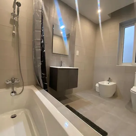 Apartment Partial Seaview 4 Bedroom Apt *
