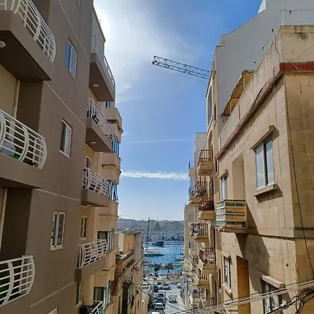 Partial Seaview 4 Bedroom Apt 아파트 *