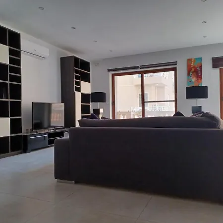 Partial Seaview 4 Bedroom Apt Apartment