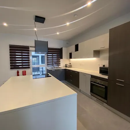 Apartment Partial Seaview 4 Bedroom Apt *