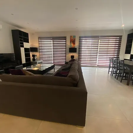 Apartment Partial Seaview 4 Bedroom Apt *