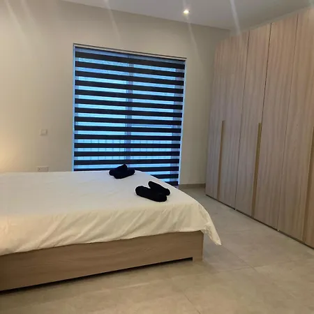 Partial Seaview 4 Bedroom Apt Apartament Sliema